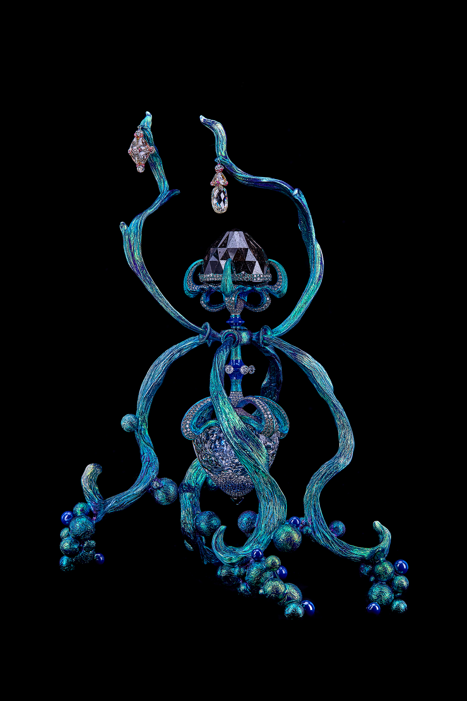 Legend of the Colour Black shoulder brooch and sculpture. Diamonds, crystal, sapphire, black agate, The Wallace Chan Porcelain, titanium. On view in The Wheel of Time, 4-10 September 2023 at Christie’s in London