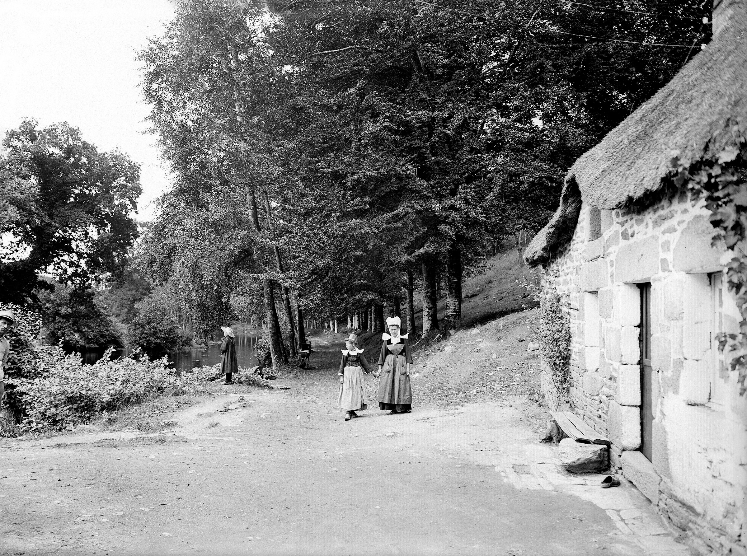 The mill at the entrance to the Bois d'Amour, Pont-Aven, 1890s