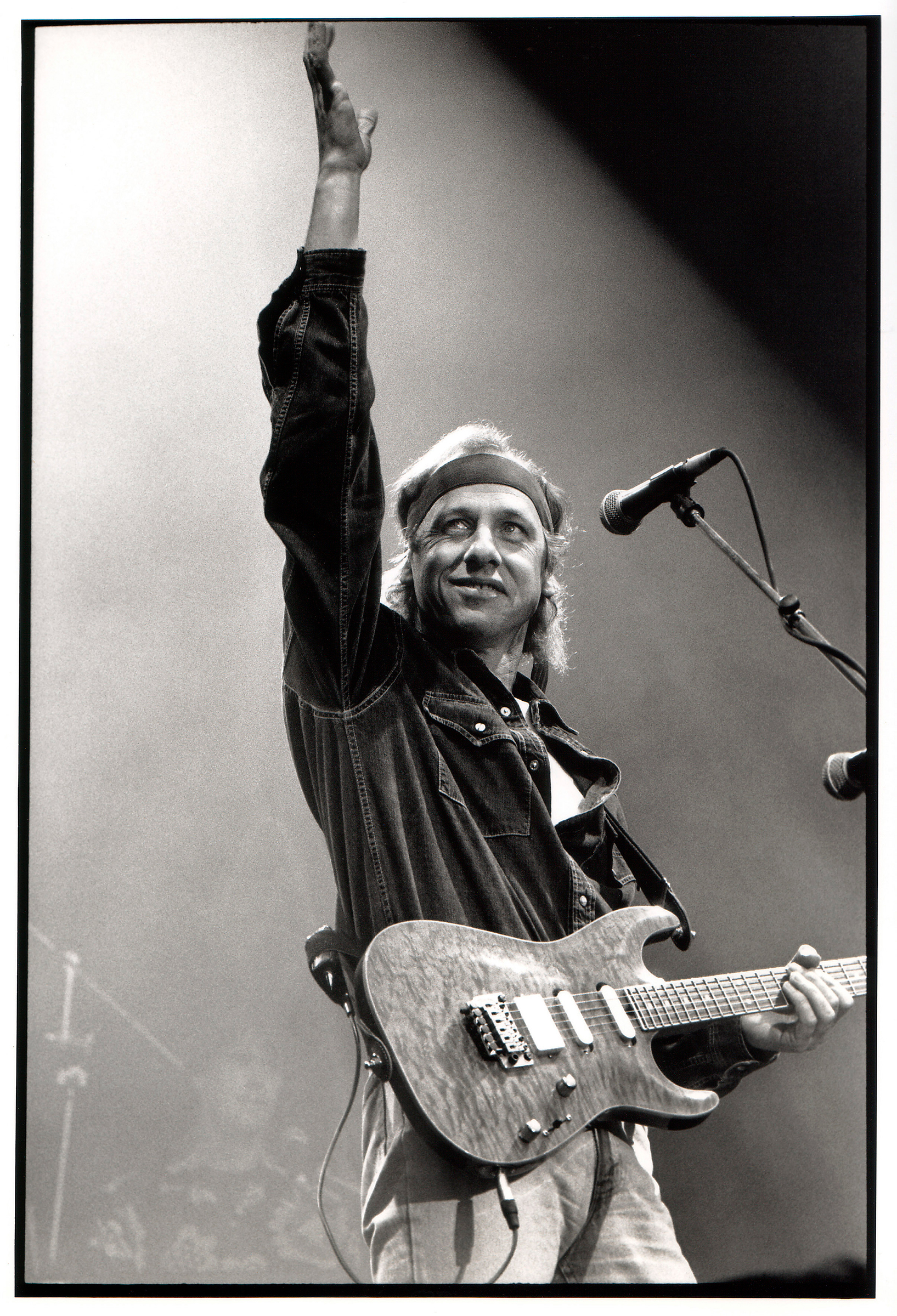 Mark Knopfler on stage with the Pensa-Suhr MK-1