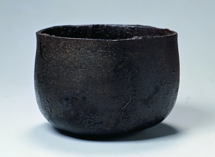 Hon'ami Koetsu, black Raku ware tea bowl, 'Shigure' (Early Winter Rain), Edo period, 17th century. Nagoya City Museum, Aichi