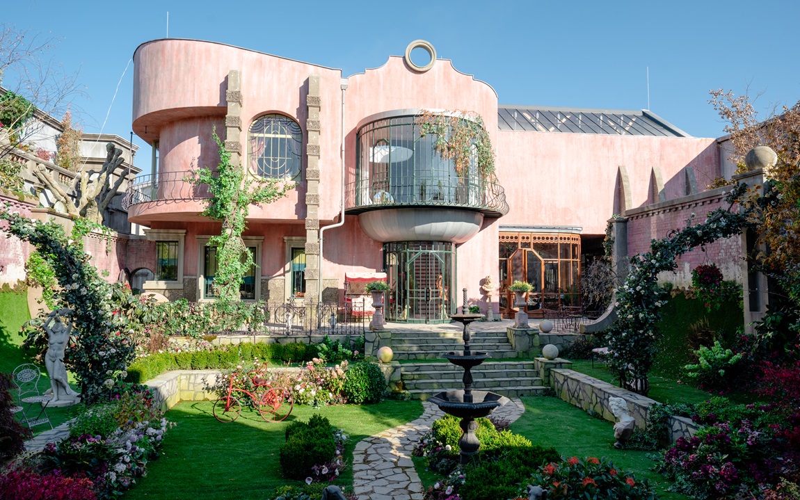 Explore the Victorian scifi design of "Poor Things"