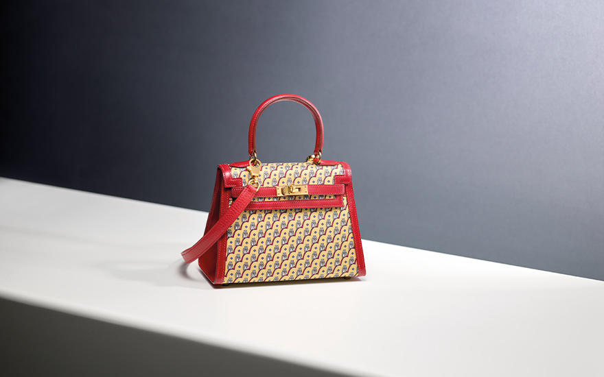A limited-edition rouge vif box calf leather and owl print silk sellier Mini Kelly 20 with gold hardware, Hermes, 1990, offered in Handbags and Accessories on 25 May 2024 at Christie's in Hong Kong