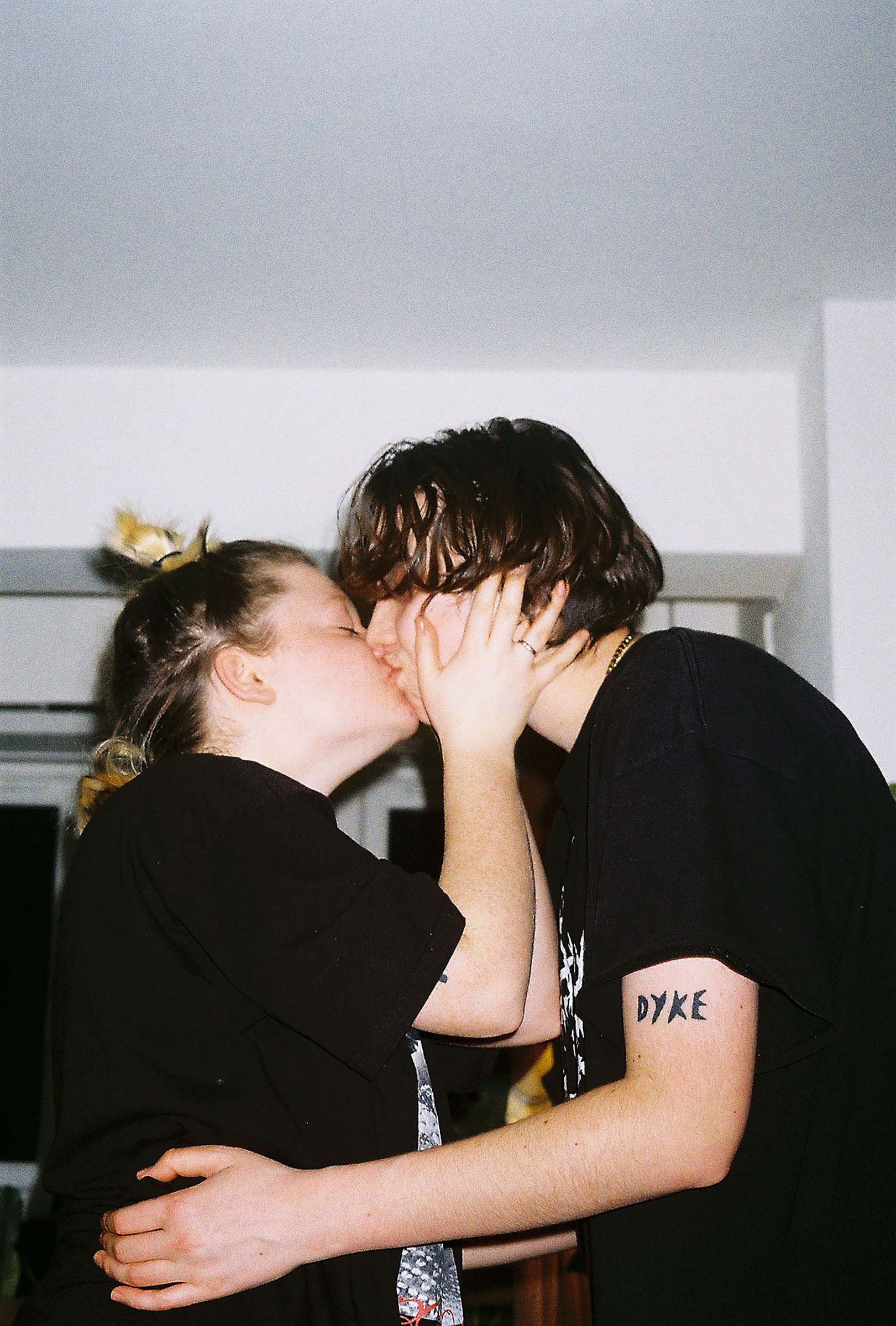 Rene Matić, Mia and Cait Snogging I, 2020. Courtesy of the Artist and Arcadia Missa, London