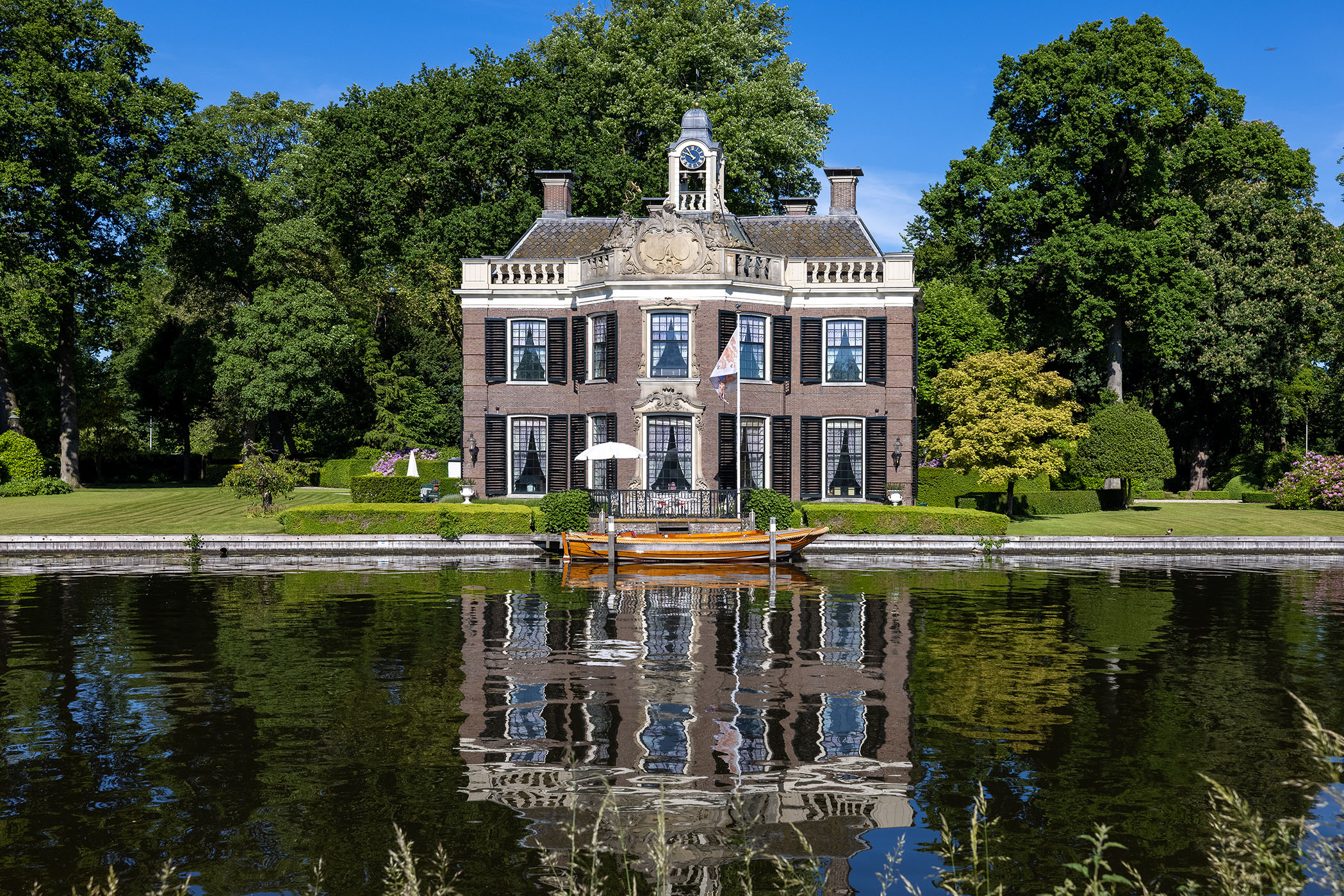 A private jetty provides the Rupelmonde Estate with access to Amsterdam and Utrecht by boat, along the winding River Vecht