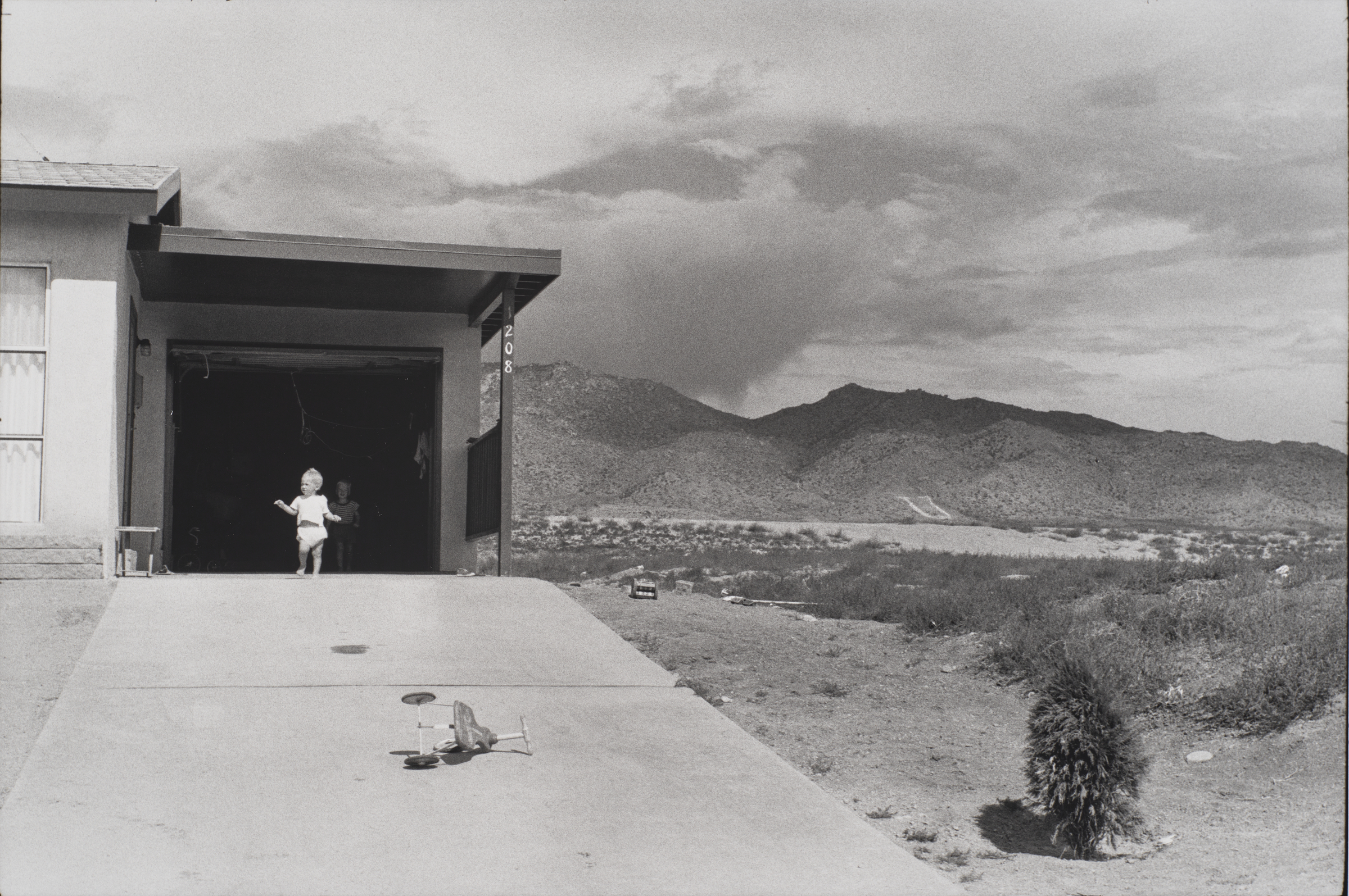 10 things to know about Garry Winogrand