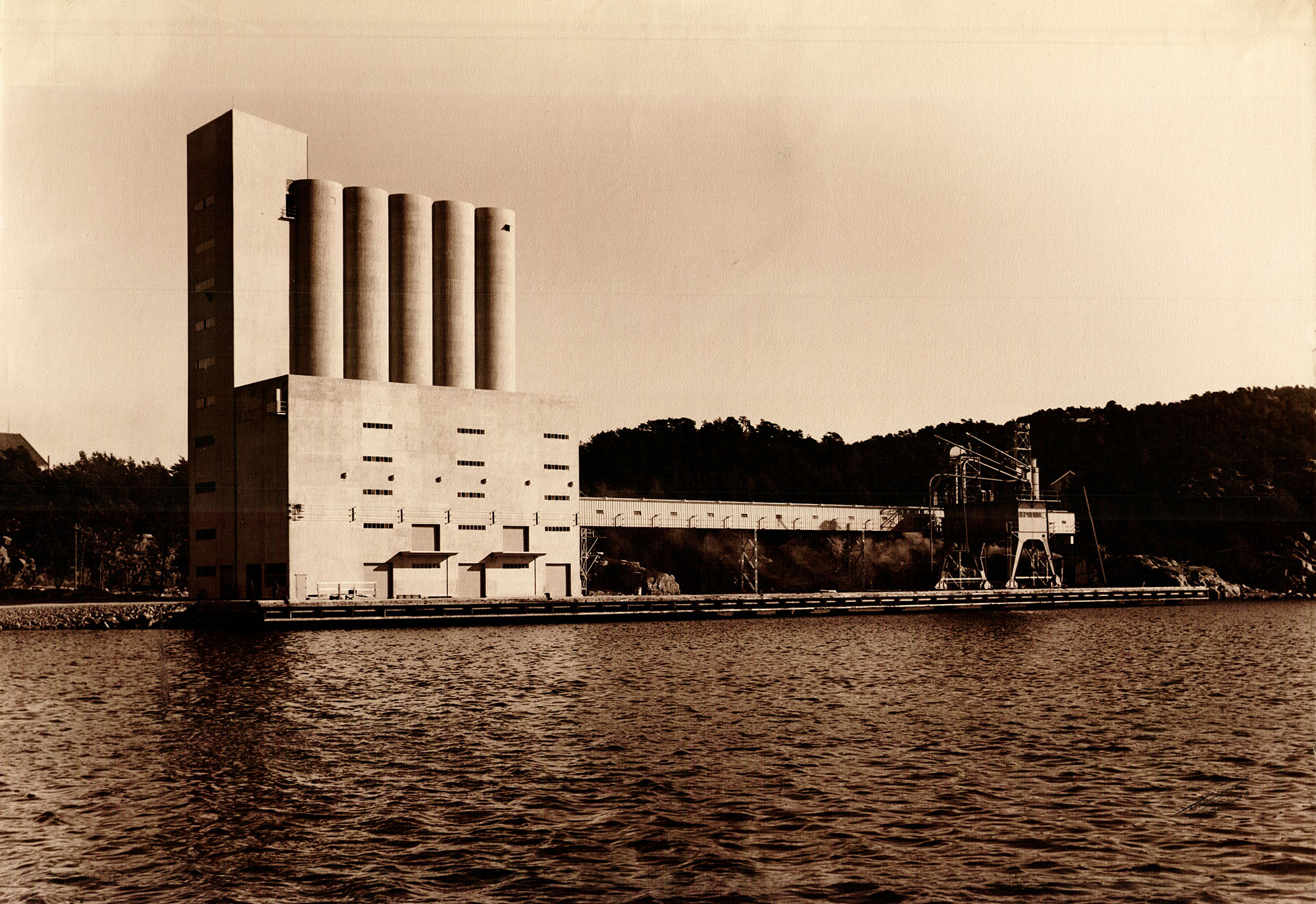 A 1936 photograph of the original silo designed by Arne Korsmo and Sverre Aasland