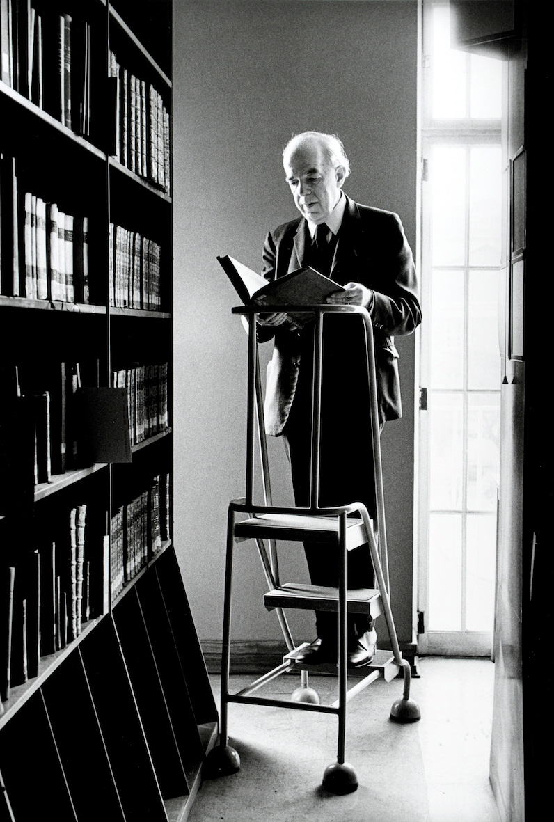 Art historian Sir Ernst Gombrich at the Warburg Institute, where he served as director from 1959 to 1976