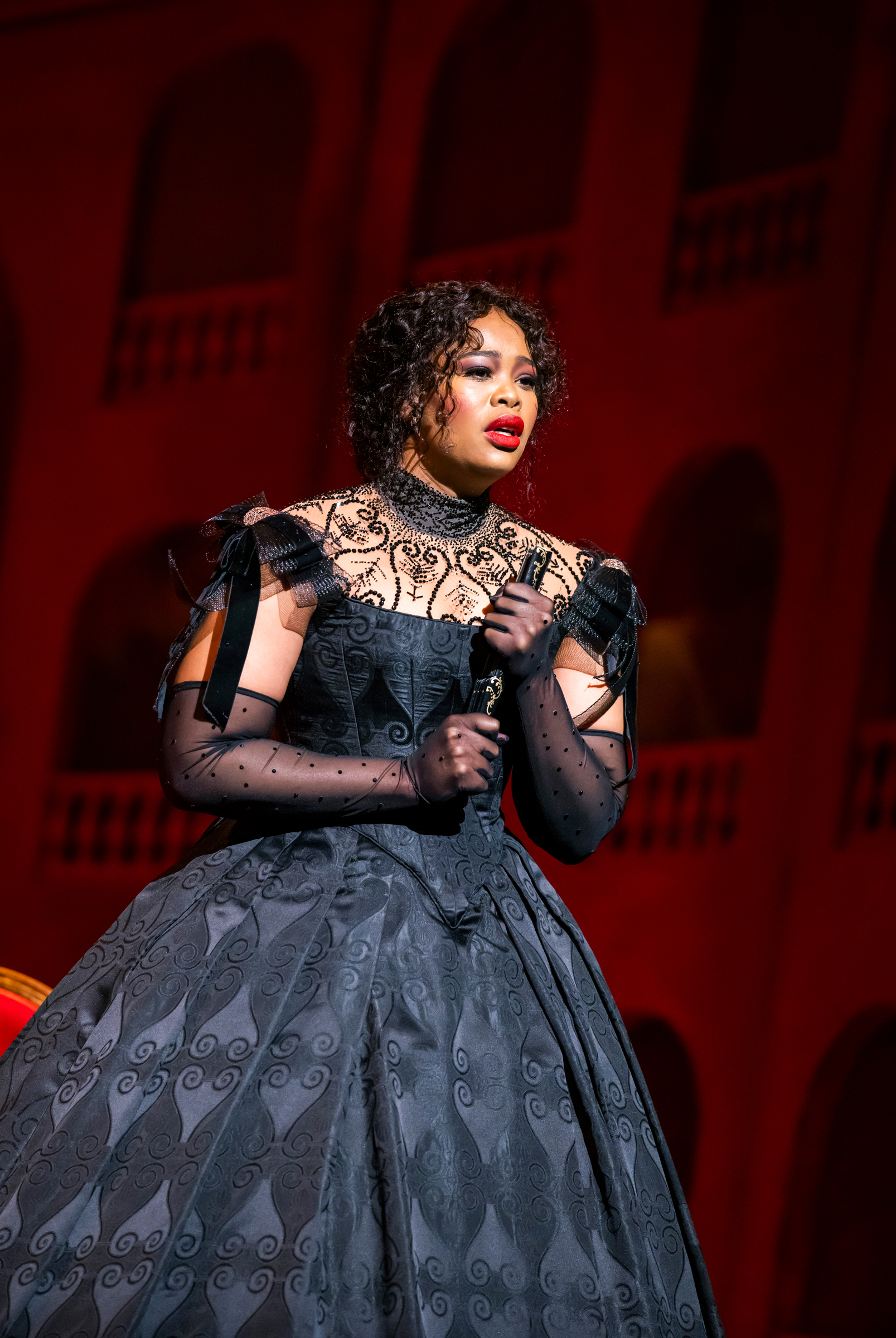 Pretty-Yende-as-Violetta-Valery-in-La-traviata-2022-ROH-Ph-Tristram-Kenton