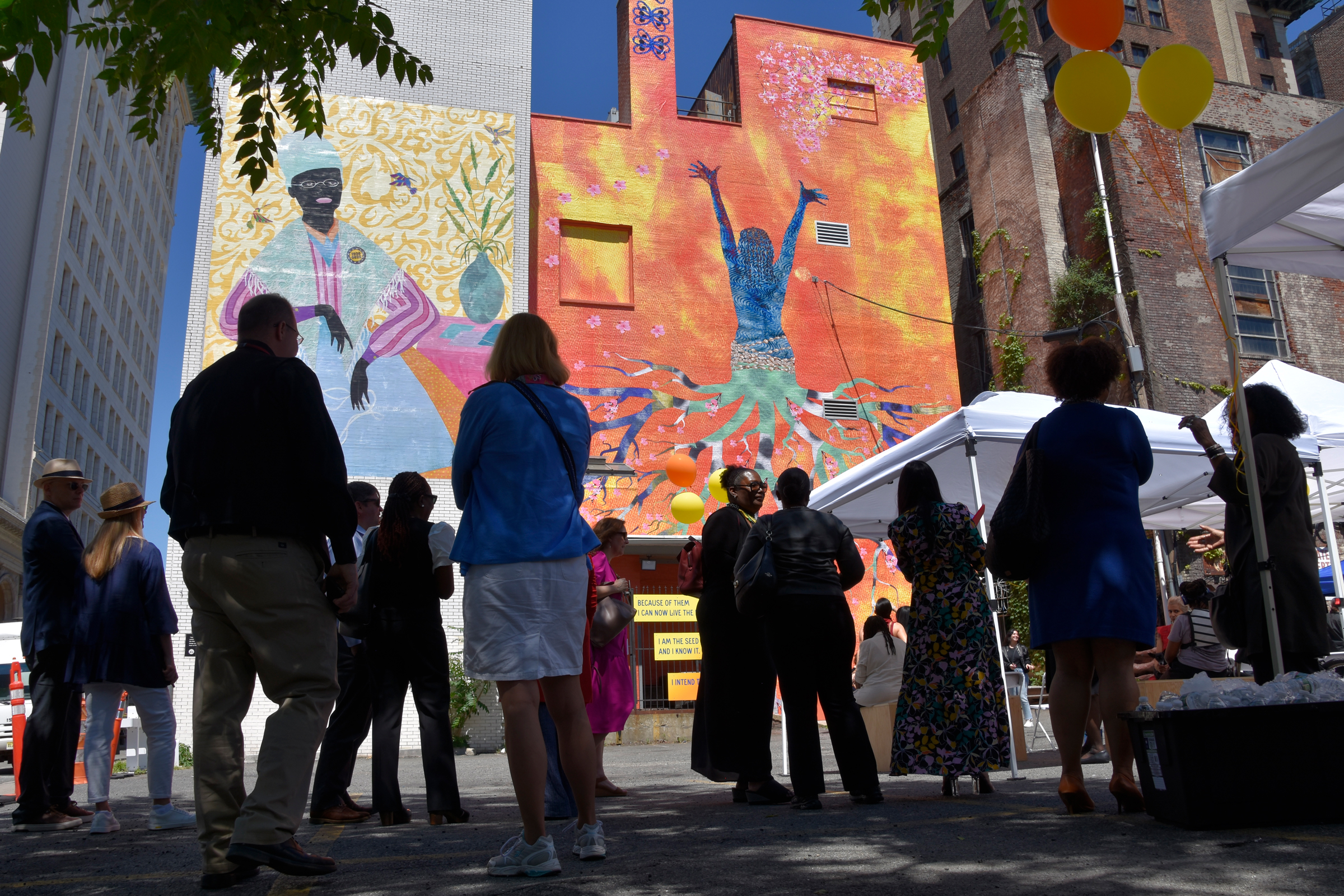 PUBLICART-COURAGEMural_AdamaDelphineFawanduxBold-