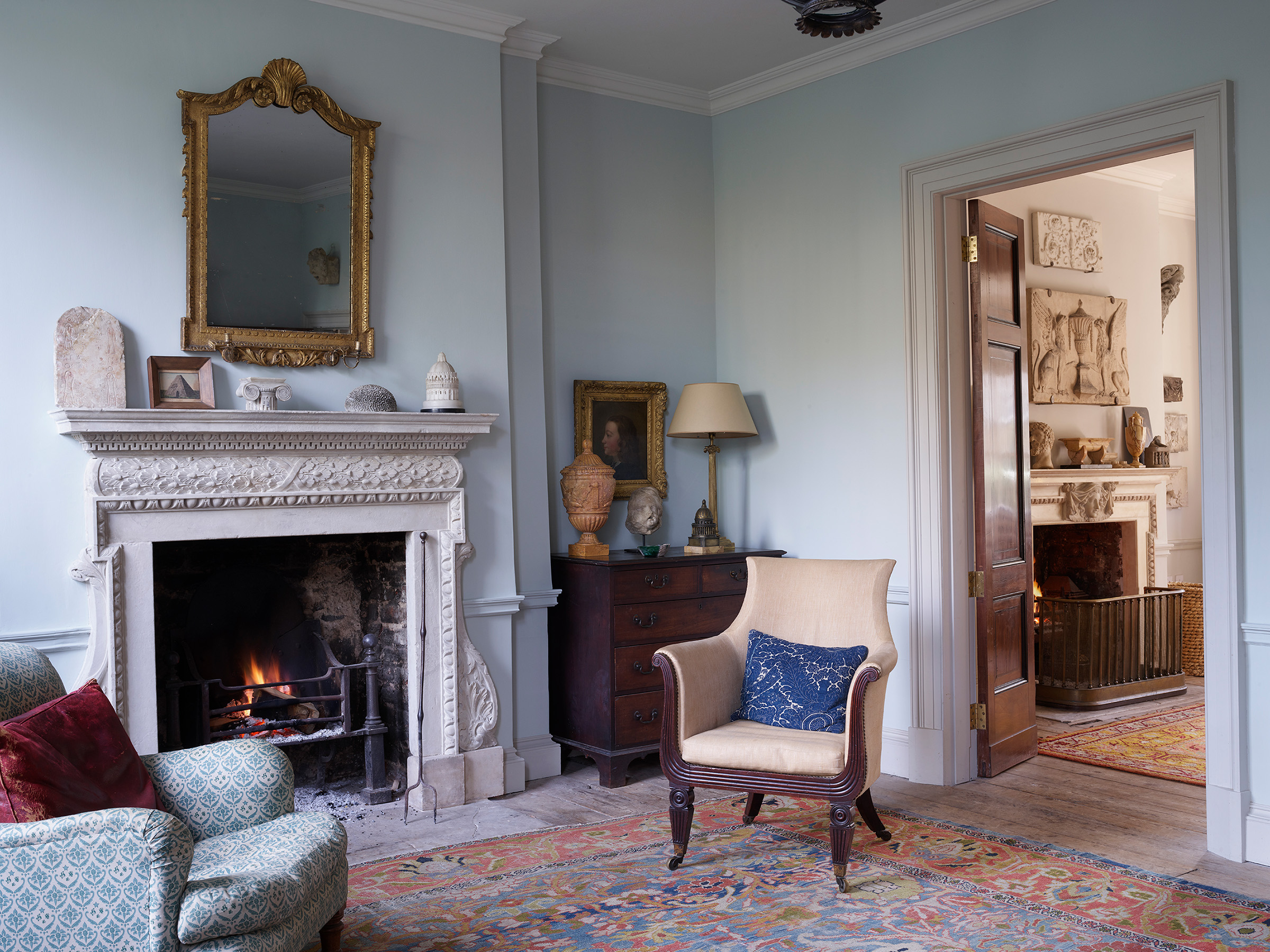 The drawing room in the London house of Will Fisher and Charlotte Freemantle contains objects brought back from the couple's travels, such as Renaissance vases, 18th-century pictures and fragments of ancient sculptures. The Portland stone chimneypiece dates from the mid-18th century and the Ziegler carpet from the early 1800s