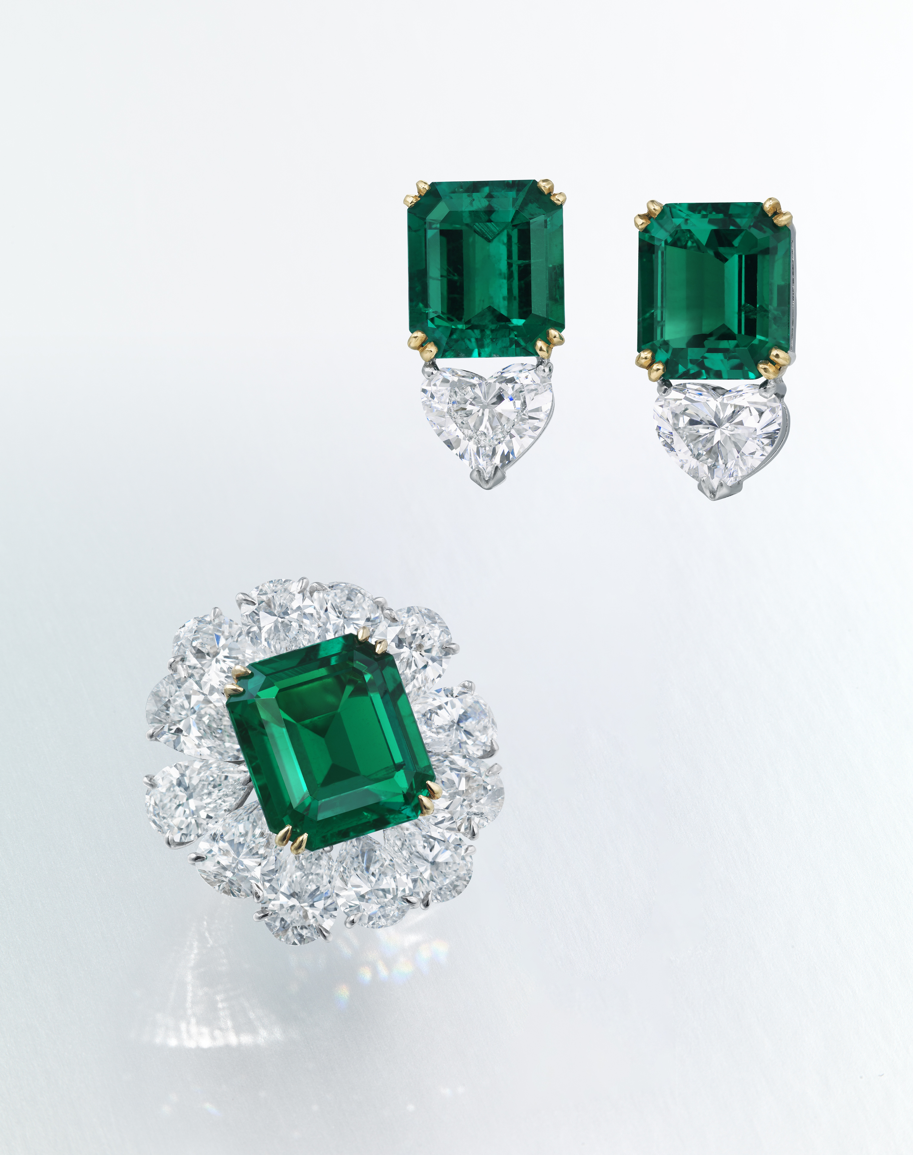 10.35克拉哥伦比亚天然祖母绿及钻石戒指。此拍品于2025年5月27日在佳士得香港售出，成交价港元13,080,000; 7.03 及 6.92克拉哥伦比亚天然祖母绿及钻石耳环。此拍品于2025年5月27日在佳士得香港售出，成交价港元9,324,000 