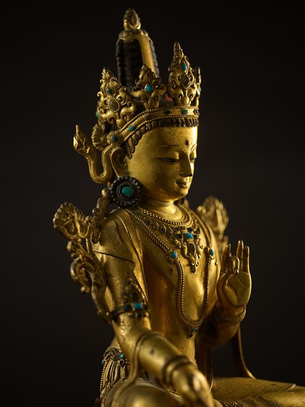 An imperial gilt copper alloy figure of Avalokiteshvara, Yuan dynasty, late 13th / early 14th century. 12 ¼ in (31 cm) high (15 ¼ in on parcel-gilt lacquered wood base). Estimate: HK$20,000,000 – 30,000,000. Offered in Indian, Himalayan and Southeast Asian Art sale on 3 November 2025 at Christie’s in Hong Kong