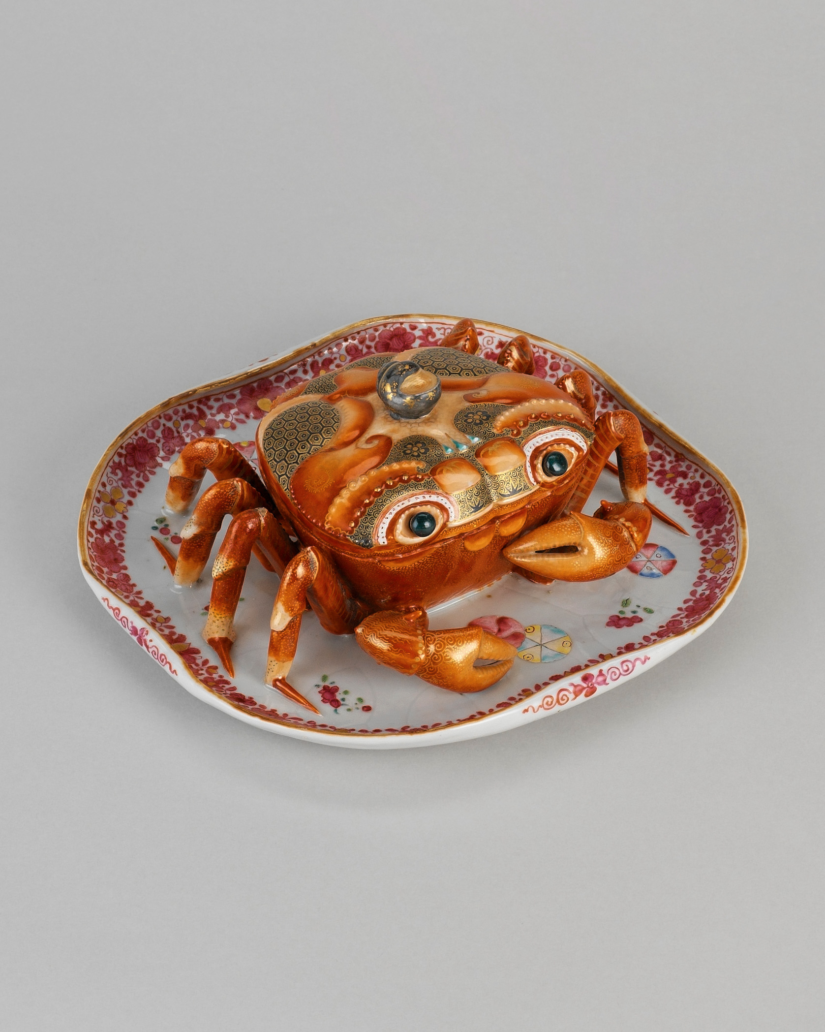 A Qing dynasty tureen in the form of a crab, decorated in famille rose enamel and gold. Qianlong period (1736-95), circa 1770