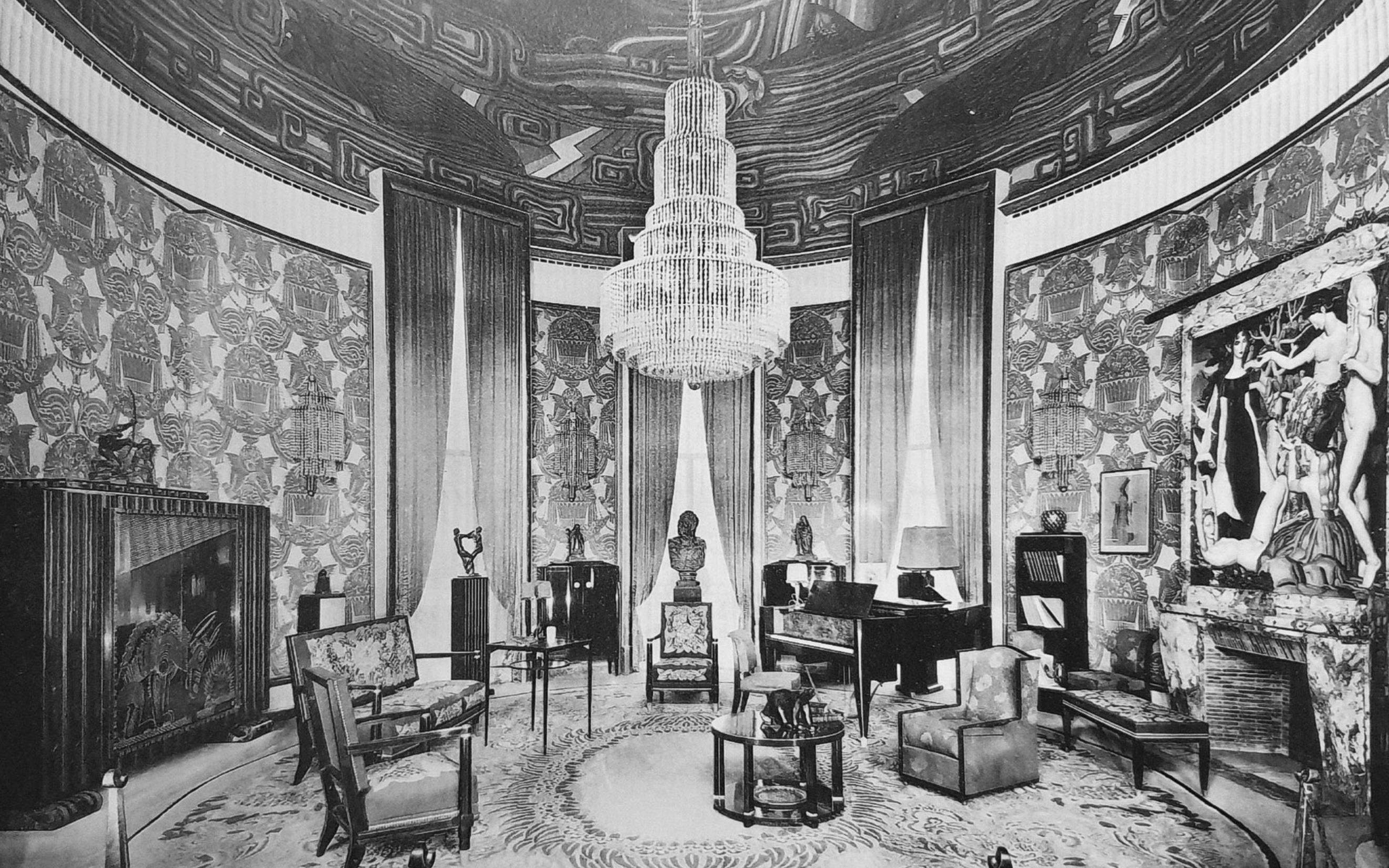 The salon of the Hôtel du Collectionneur, within the 1925 Paris Exhibition, featuring furniture by Émile-Jacques Ruhlmann and artwork by Jean Dupas 
