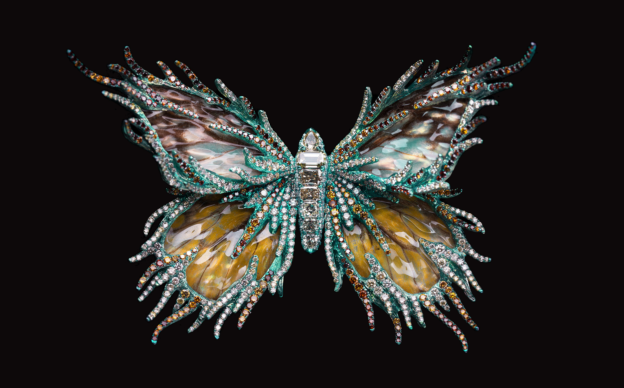 Wallace Chan, Forever Dancing - Bright Star, 2013. Yellow diamond, fancy coloured diamonds, rock crystal, mother‑of‑pearl, butterfly specimen, pearl and titanium. Museum of Fine Arts, Boston