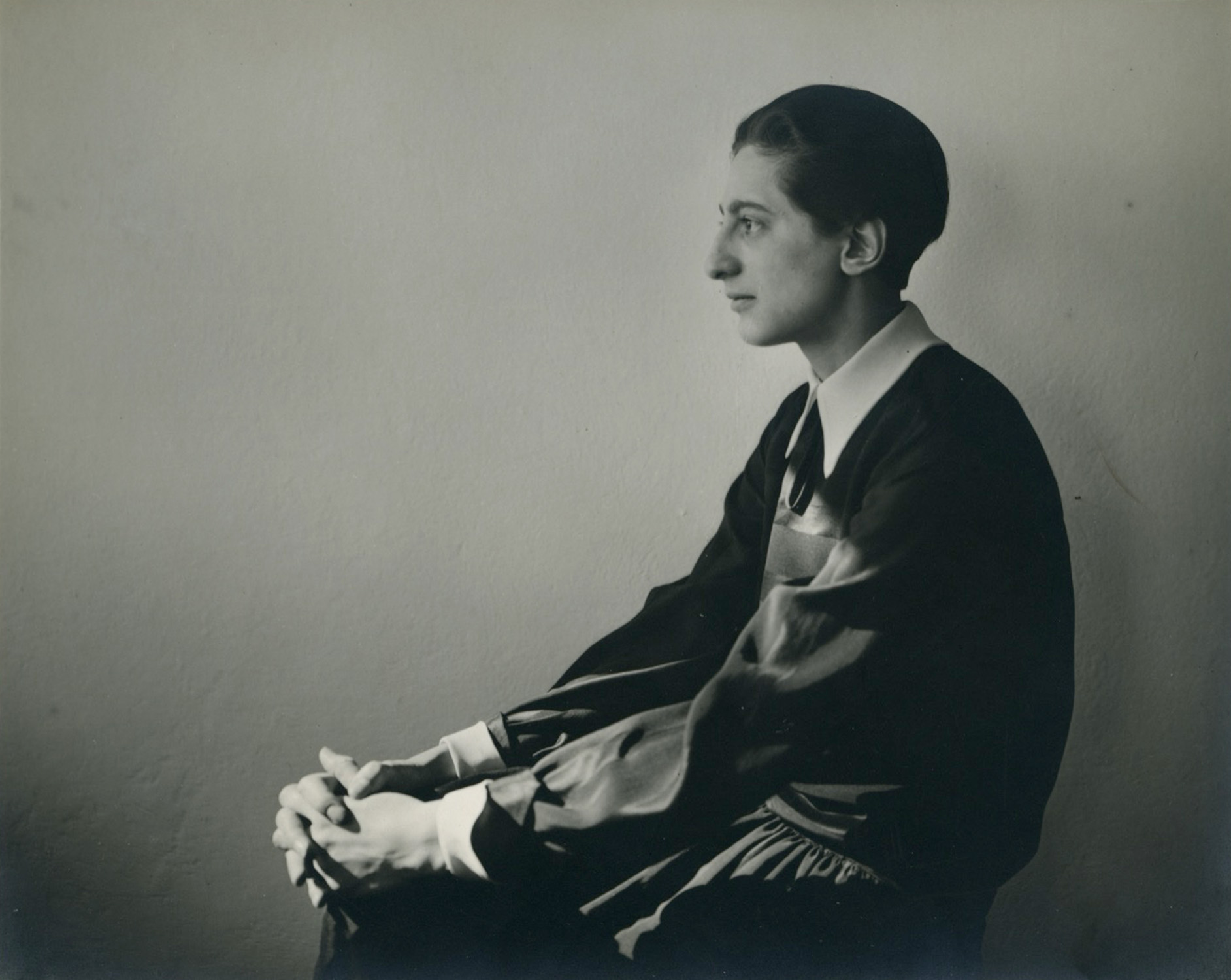 Anni Albers photographed by Lucia Moholy in Bonn, 1927