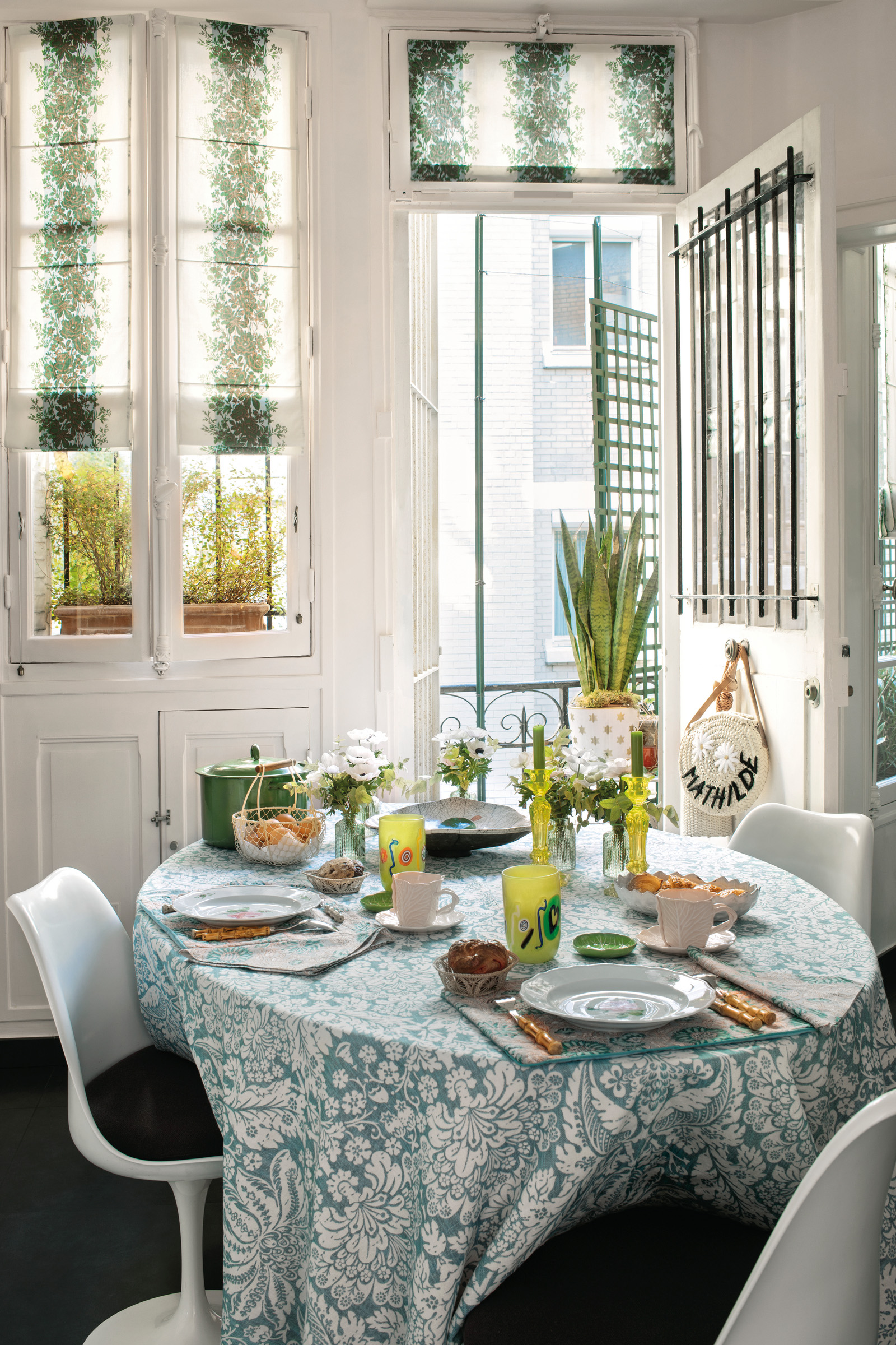 For less formal meals, Favier had Eero Saarinen's Tulip dining table and chairs, designed in 1956, by Knoll, offered in Mathilde and Friends in Paris, 26 January to 4 February 2026 at Christie's Online