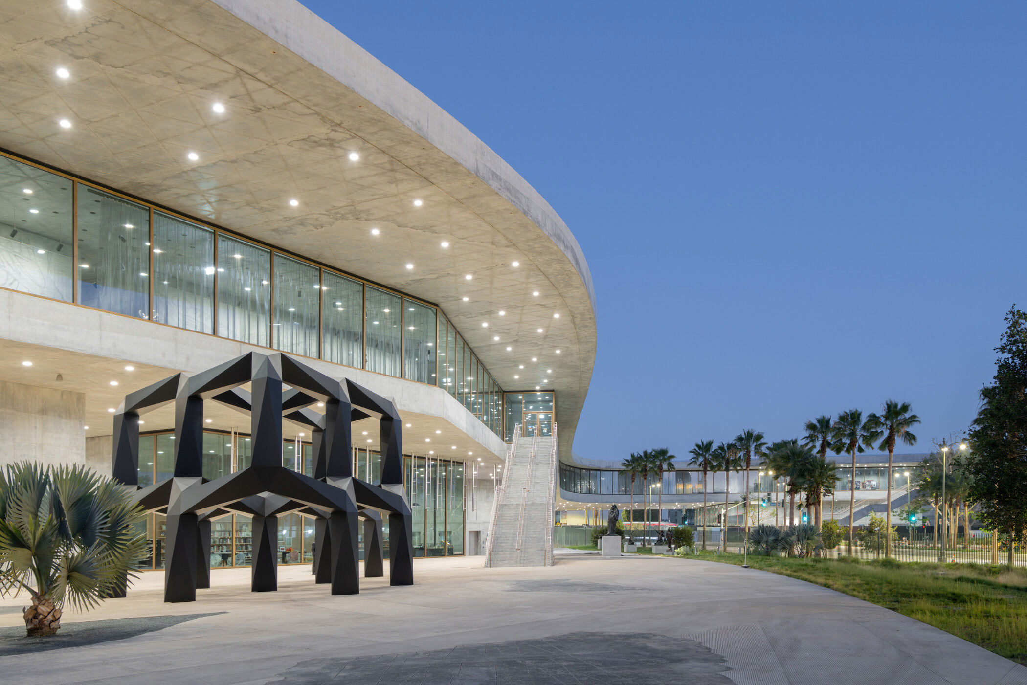 Exterior view of the David Geffen Galleries at LACMA, looking south-east towards Wilshire Boulevard, with Tony Smith's Smoke, 1967, in the foreground