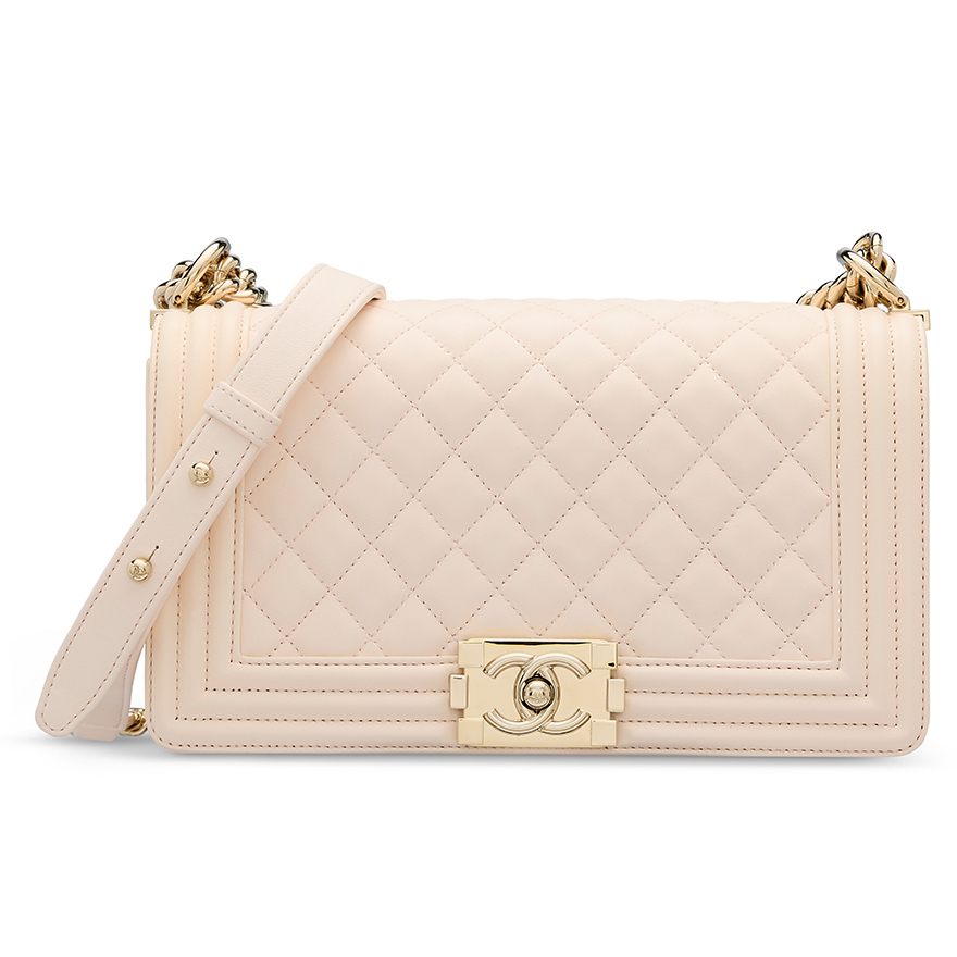 A nude quilted lambskin leather medium boy bag with light gold hardware. Chanel, 2016. Sold for HK$37,800 on 6 March 2025 at Christie’s online 