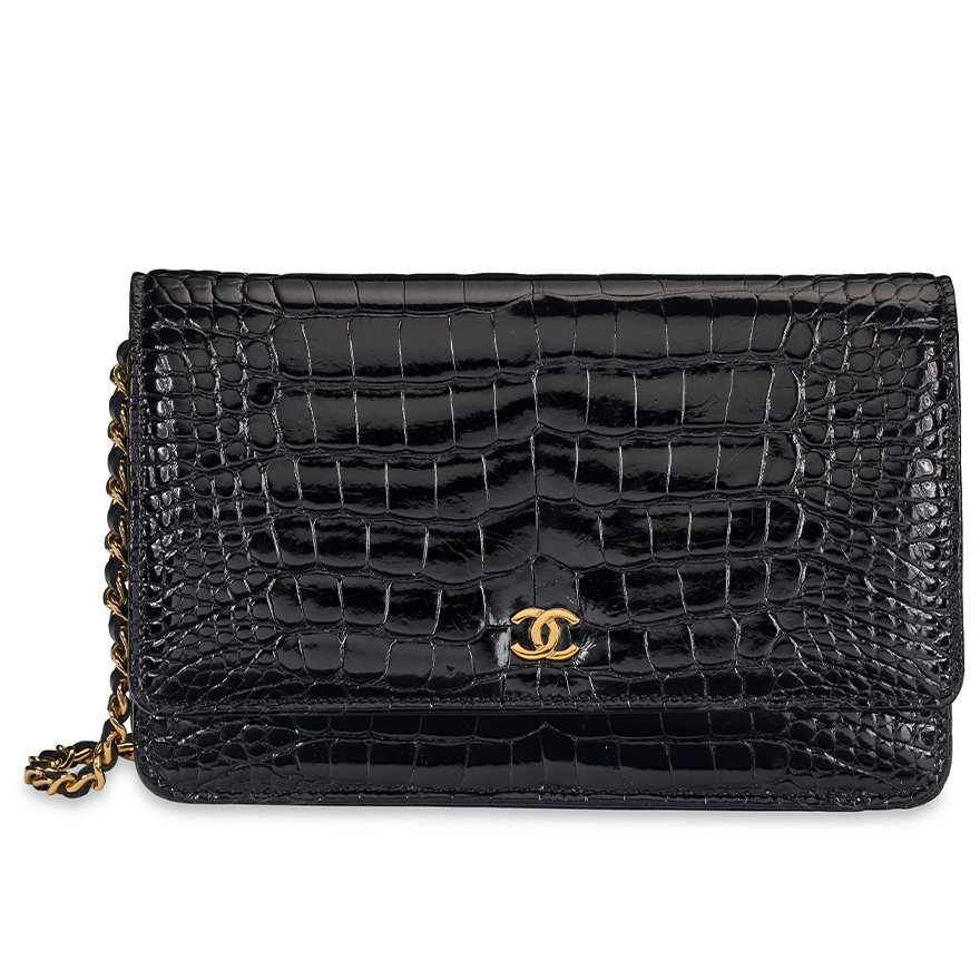 A shiny black alligator classic wallet on chain with gold hardware. Chanel, 2015. Sold for US$6,930 on 17 June 2025 at Christie’s online