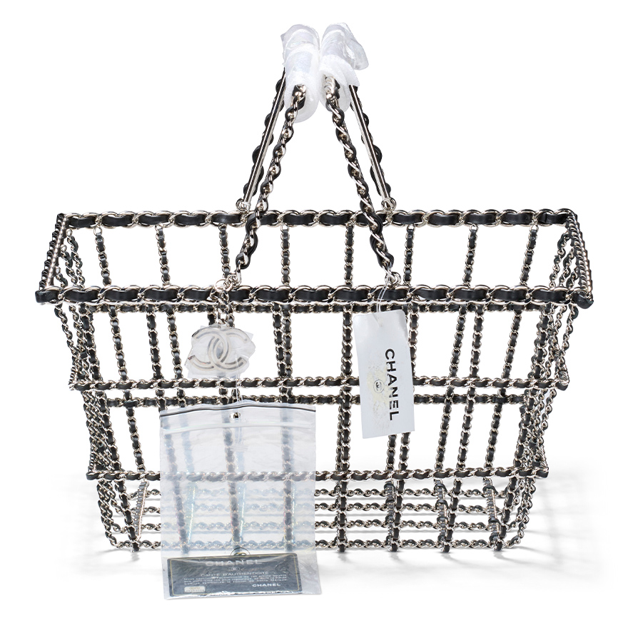 A rare, runway silver & black lambskin leather shopping basket bag. Chanel, 2014. Sold for US$152,400 on 11 December 2025 at Christie’s online