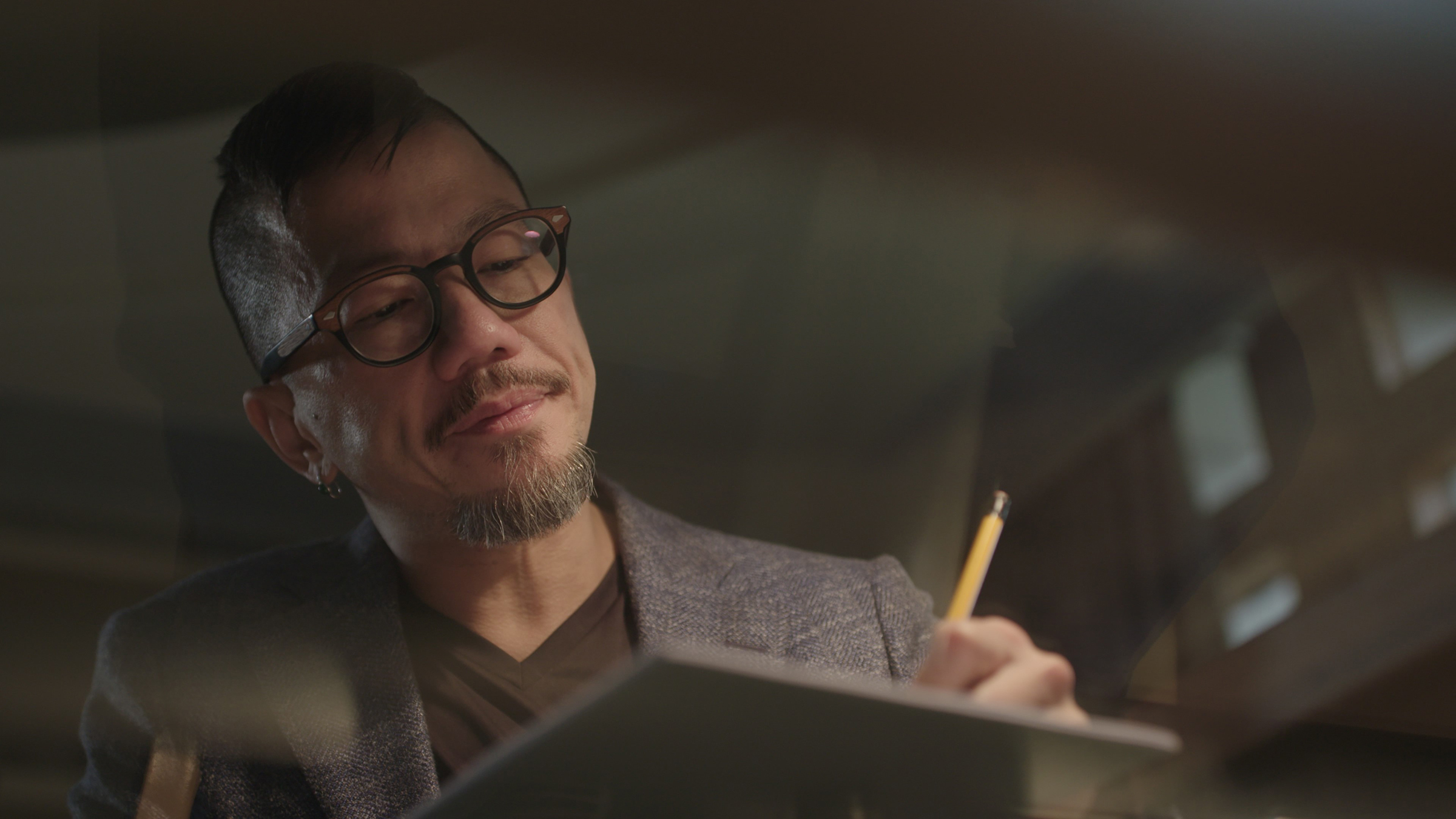 Edmond Chin’s creative process begins with observing the gemstones, from which point he strives to marry tradition, modernity and avant-garde style