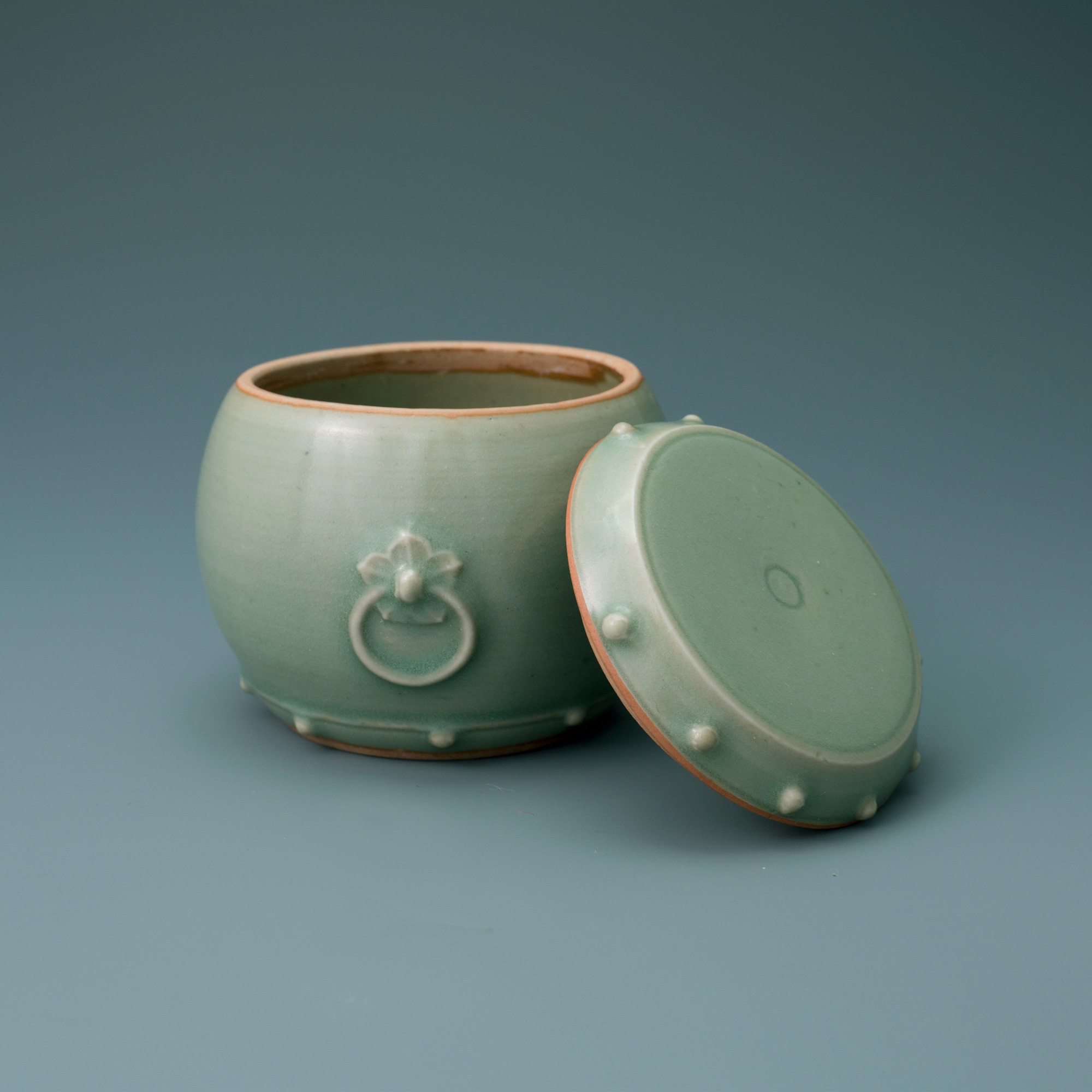 A Longquan celadon drum-form jar and cover, Southern Song Dynasty (1127-1279). 7.7 cm (3 in) diam. Estimate: HK$200,000-300,000. Offered in The Songde Tang Collection - Song Dynasty Ceramics on 3 December at Christie’s in Hong Kong