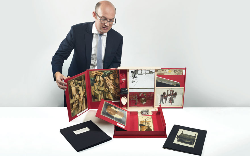 5 minutes with Marcel Duchamp s Bo te en valise Christie s