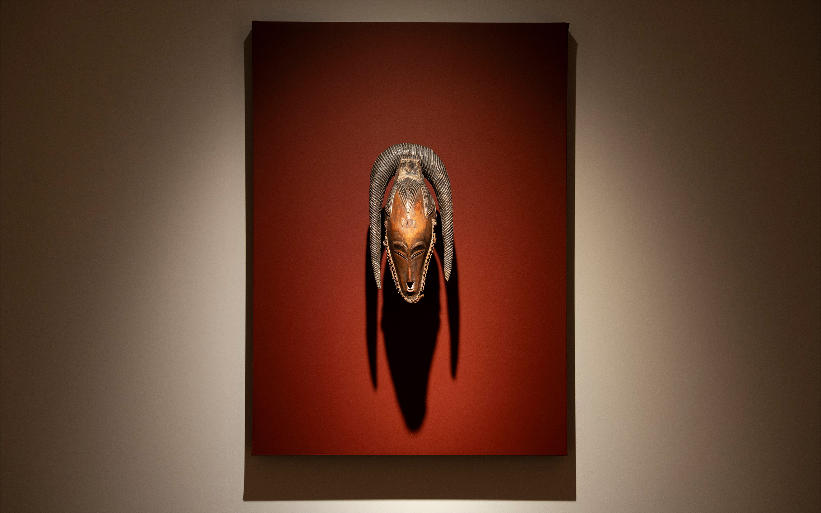 PAUL GOBLE Antiqures Jewelly油彩のマリアです 50 years of African and Oceanic art at Christie's