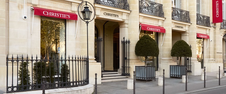 Paris location facade 2024