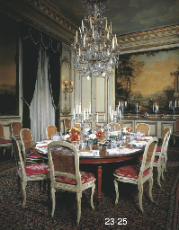 SUITE DE DOUZE CHAISES DE SALLE A MANGER DE STYLE LOUIS XVI | Christie\'s SUITE DE DOUZE CHAISES DE SALLE A MANGER DE STYLE LOUIS XVI | Christie\'s