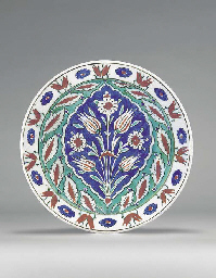 AN IZNIK POTTERY DISH , OTTOMAN TURKEY, CIRCA 1580 | Christie&rsquo;s