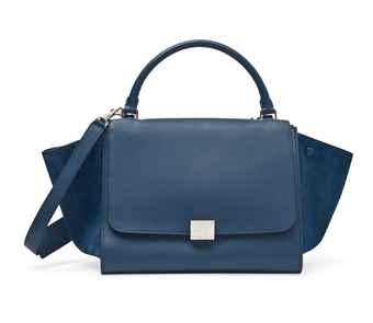 A NAVY BLUE DRUMMED LEATHER AND SUEDE SMALL TRAPEZE BAG