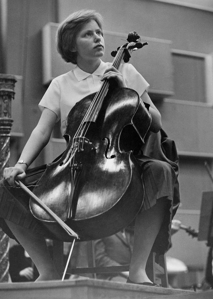 Jacqueline du Pré playing a 1673 Stradivari cello