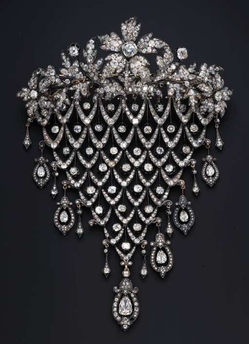 AN IMPRESSIVE DIAMOND STOMACHER BROOCH