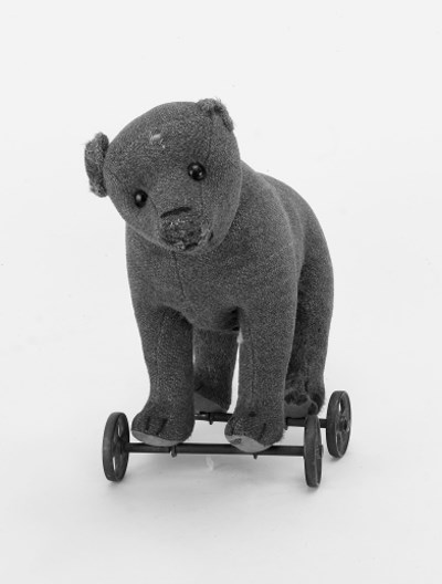 steiff wheeled bear value