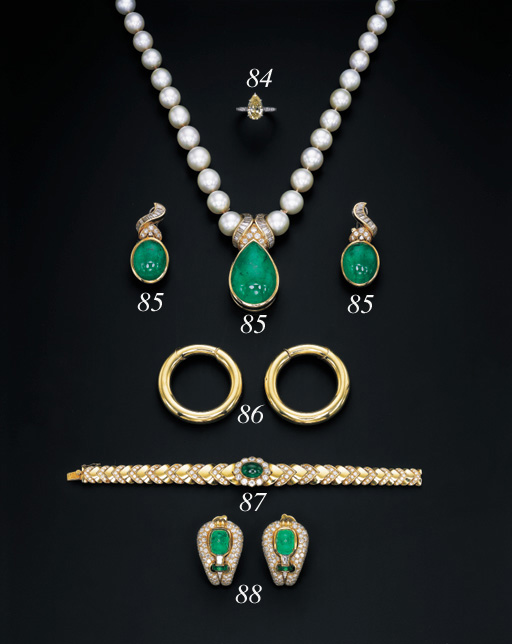 AN EMERALD, DIAMOND AND 18K GOLD BRACELET