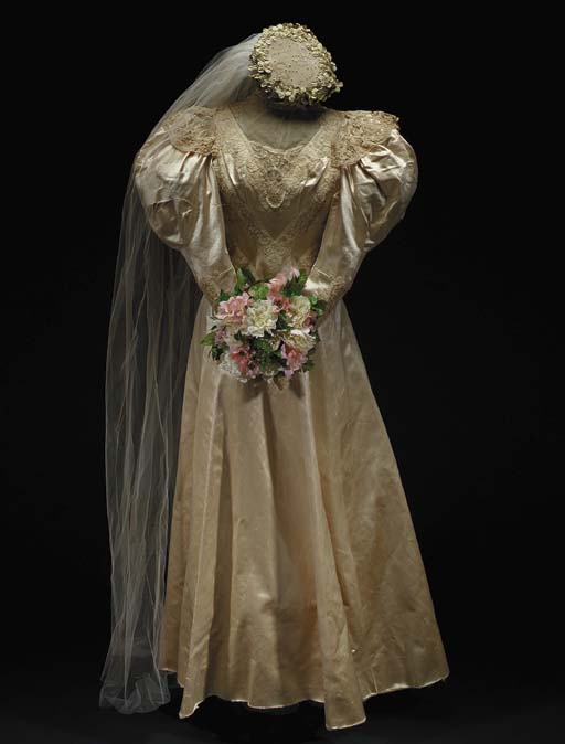 judy garland blue wedding dress Judy Garland and Vincente Minnelli on their wedding day, 1945