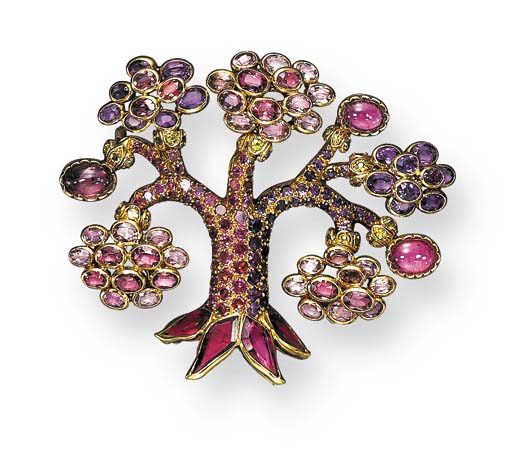 A rare amethyst and pink tourmaline brooch by Ren&eacute; Boivin.&nbsp;Sold for $41,125 on 26 October 2000 at Christie&rsquo;s in New York