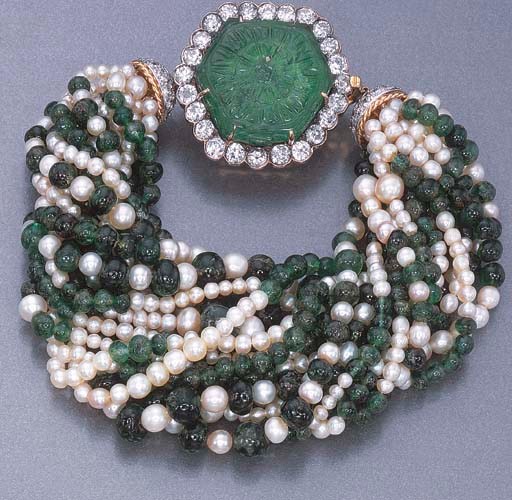 AN EMERALD, DIAMOND AND PEARL BRACELET