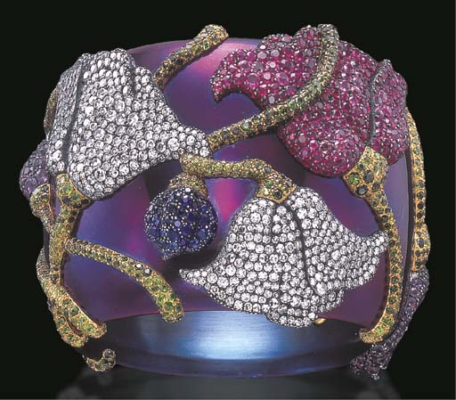 &ldquo;Mogol&rdquo;花形手镯，JAR设计。2002年4月8至9日于佳士得纽约售出，成交价556,000美元