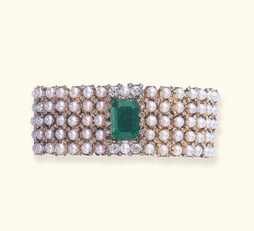 AN ANTIQUE EMERALD, PEARL AND DIAMOND BRACELET