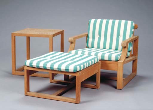 A SUITE OF CONTEMPORARY GARDEN FURNITURE,