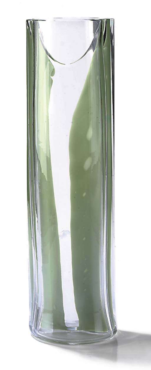 BIFURCATED VASE 
