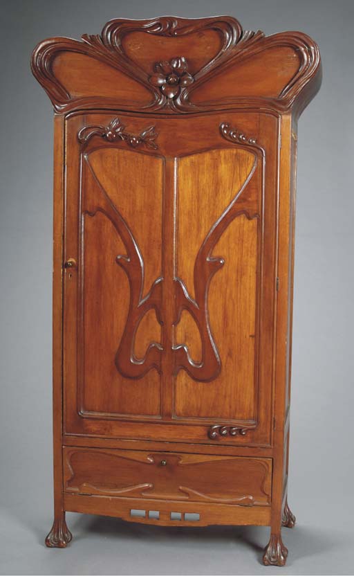 AN ART NOUVEAU STYLE CARVED MAHOGANY ARMOIRE,