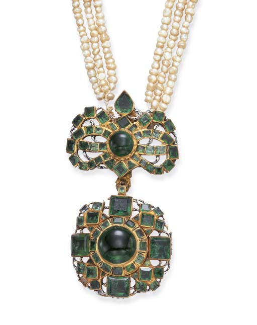 A SPANISH COLONIAL EMERALD AND PEARL PENDANT NECKLACE