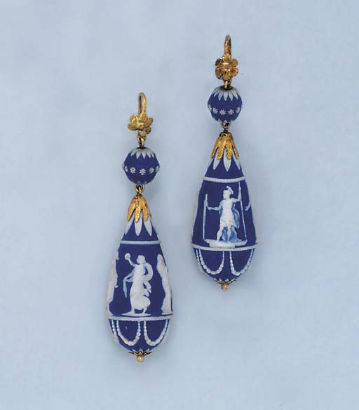 A PAIR OF ANTIQUE WEDGEWOOD AND GOLD EAR PENDANTS