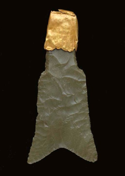 AN EGYPTIAN FLINT AND GOLD FISHTAIL KNIFE , PREDYNASTIC PERIOD, 3500 ...