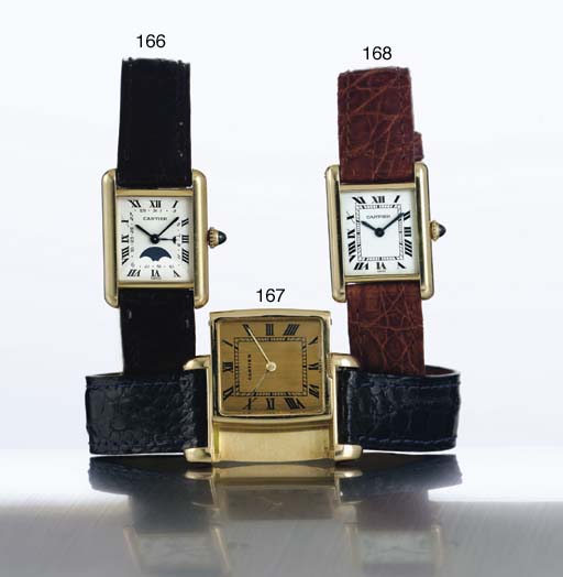 CARTIER. A LADY'S 18K GOLD RECTANGULAR WRISTWATCH , SIGNED CARTIER