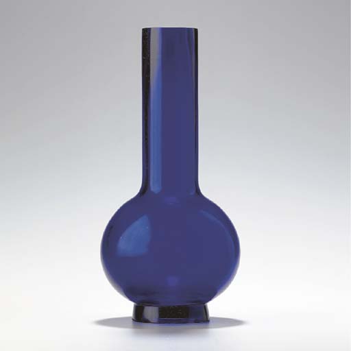 A LARGE BLUE GLASS BOTTLE VASE
